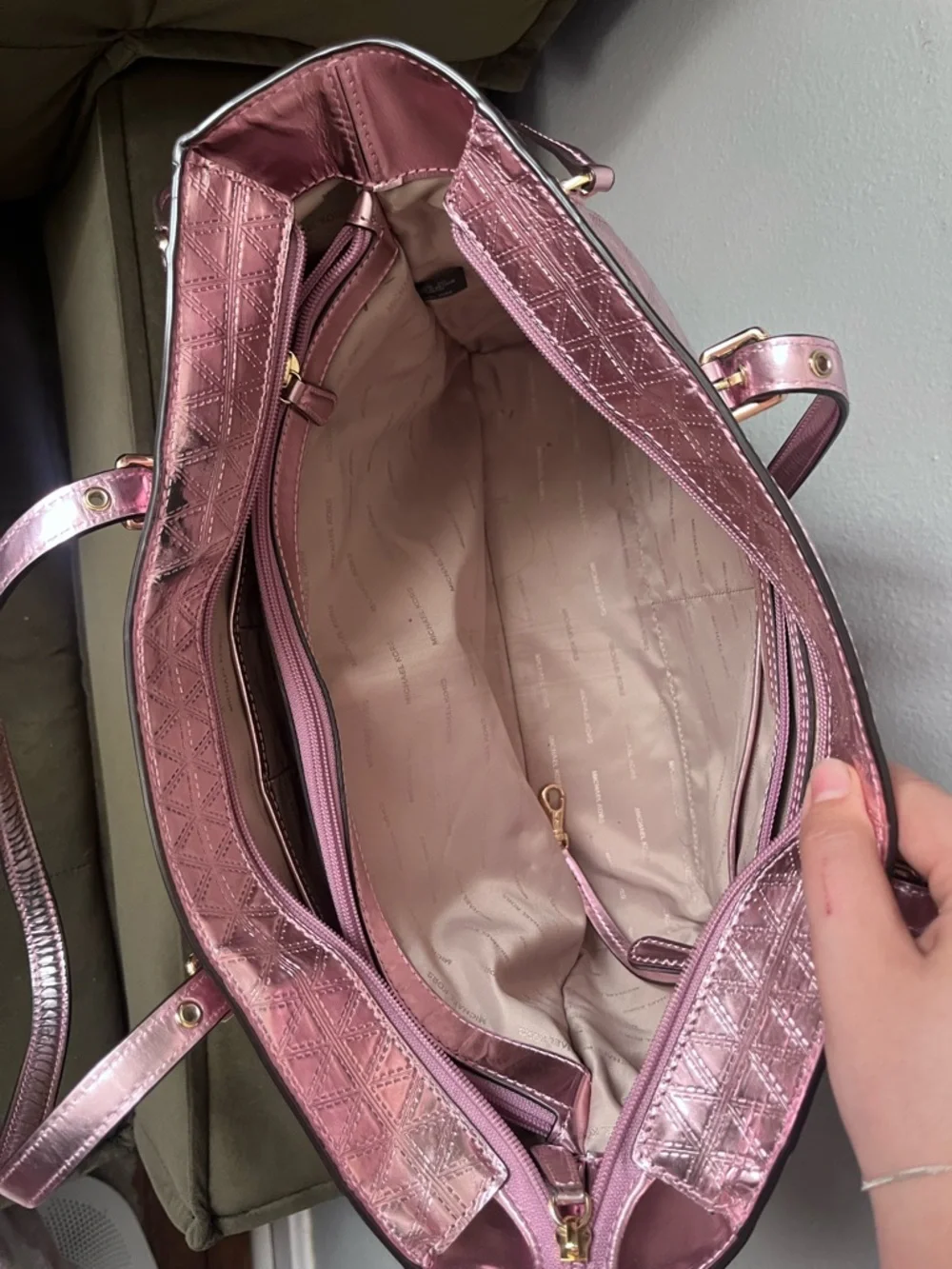 Michael Kors Metallic Rose Pink voyager Quilted Tote - Picture 12 of 17